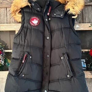Women's Black Puffer Vest with Faux Fur Trim